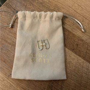 Kendra Scott Lindsay Silver Huggie Earrings in White Pearl